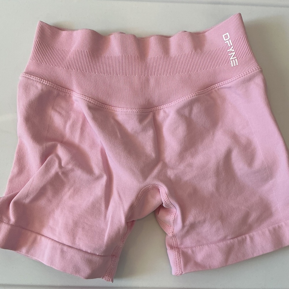 DFYNE Dynamic Seamless Scrunch Shorts Pink High Waisted Athletic Workout XS/S
